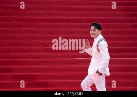 220813 -- PECHINO, 13 agosto 2022 -- il cantante Jeff Chang cammina sul Red carpet del 12° Beijing International Film Festival a Pechino, capitale della Cina, 12 agosto 2022. CHINA-BEIJING-INTERNATIONAL FILM FESTIVAL-RED CARPET CN CHENXZHONGHAO PUBLICATIONXNOTXINXCHN Foto Stock