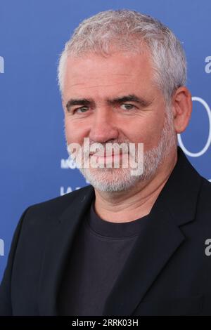 Lido di Venezia, Italia. 8 settembre 2023. Stephane Brize partecipa a una photocall per il film "Hors-Saison (fuori stagione)" al 80° Festival Internazionale del Cinema di Venezia l'8 settembre 2023 a Venezia, Italia. © foto: Cinzia Camela. Credito: Live Media Publishing Group/Alamy Live News Foto Stock