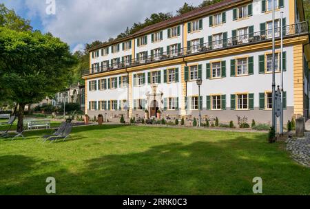 Bad Imnau si trova nella Valle Eyachtal ed è stato un centro di cura fino all'inizio del 2022, Haigerloch, Germania Foto Stock