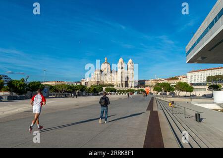 Marsiglia, Francia. 8 settembre 2023. File - la Cattedrale della maggiore vista dal MUCEM di Marsiglia, Francia, il 27 settembre 2022. Papa Francesco compirà il suo 44° viaggio apostolico a Marsiglia il 22 e 23 settembre 2023. Foto di Laurent Coust/ABACAPRESS.COM Credit: Abaca Press/Alamy Live News Foto Stock