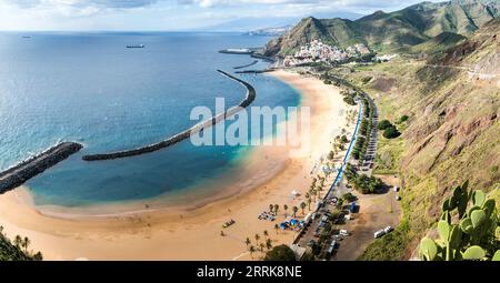 Panorama, Tenerife, San Andres, Playa de las Teresitas, vista dal Mirador de la Playa Foto Stock