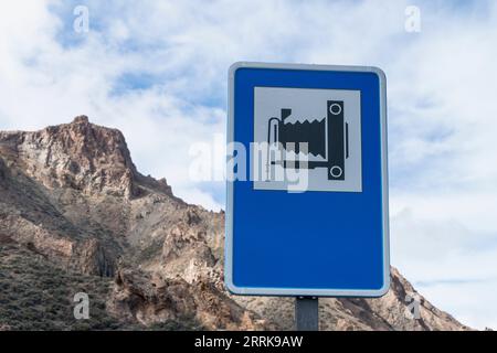 Tenerife, Isola delle Canarie, Parco Nazionale Pico del Teide, paesaggio vulcanico, punto foto, punto panoramico, cartello con la macchina fotografica Foto Stock