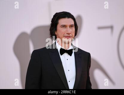 220831 -- VENEZIA ITALIA, 31 agosto 2022 -- l'attore statunitense Adam driver posa sul Red carpet della 79 Mostra Internazionale d'Arte cinematografica di Venezia, Italia, il 31 agosto 2022. Mercoledì sera è iniziata la 79a Mostra Internazionale d'Arte cinematografica di Venezia con una ricca line-up che ha attirato l'attenzione in tutto il mondo. ITALY-VENICE-79TH VENICE INT L FILM FESTIVAL JINXMAMENGNI PUBLICATIONXNOTXINXCHN Foto Stock