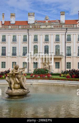 Palazzo Esterhazy a Fertod Ungheria. Dettaglio della fontana. Foto Stock