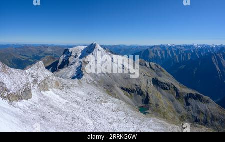 Austria, Tirolo, Zillertal, vista dal ghiacciaio dell'Hintertux al "Hoher Riffler". Foto Stock