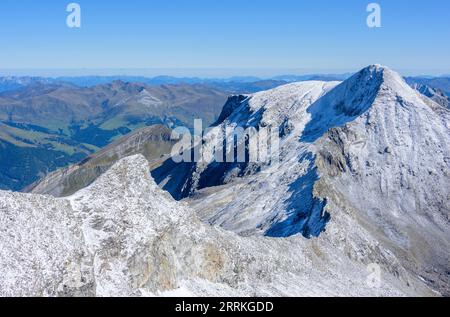 Austria, Tirolo, Zillertal, vista dal ghiacciaio dell'Hintertux al "Hoher Riffler". Foto Stock