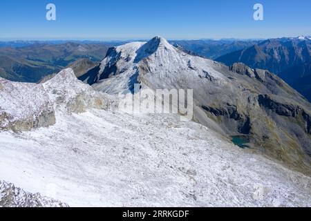 Austria, Tirolo, Zillertal, vista dal ghiacciaio dell'Hintertux al "Hoher Riffler". Foto Stock