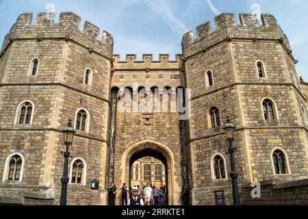 Windsor, Berkshire, Regno Unito. 8 settembre 2023. Castello di Windsor. Fu una tranquilla mattinata a Windsor, nel Berkshire, nel primo anniversario della morte della regina Elisabetta II Credito: Maureen McLean/Alamy Live News Foto Stock