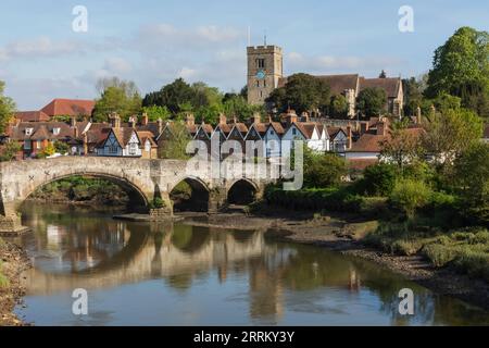 Inghilterra, Kent, Maidstone, Aylesford Village e River Medway Foto Stock