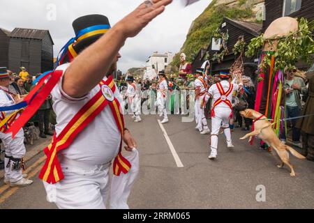 Inghilterra, Sussex, East Sussex, Hastings, il centro storico, Morris Dancers all'Annual Jack in the Green Festival Foto Stock