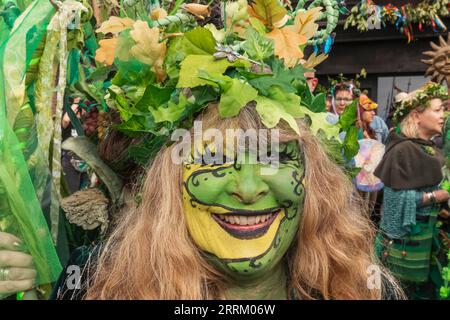 Inghilterra, Sussex, East Sussex, Hastings, il centro storico, partecipanti all'Annual Jack in the Green Festival Foto Stock