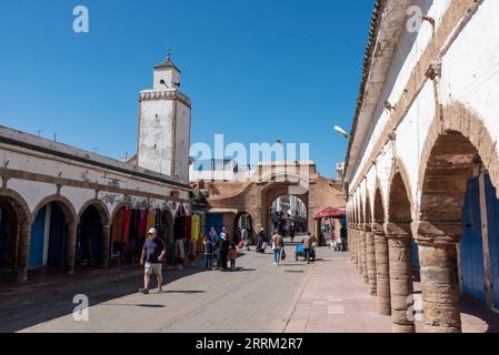 Vicolo idilliaco nella medina di Essaouira, Marocco Foto Stock