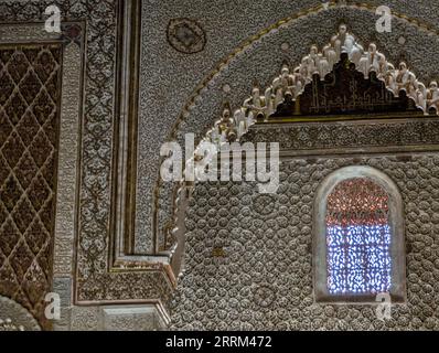 Marrakech, Marocco, decorazione orientale delle famose tombe saadiane nel centro di Marrakech, Marocco Foto Stock