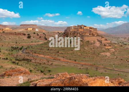 Storico villaggio di Tizourgane sulle montagne dell'Anti-Atlante, Marocco meridionale Foto Stock