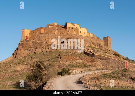 Storico villaggio di Tizourgane sulle montagne dell'Anti-Atlante, Marocco meridionale Foto Stock