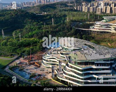 220930 -- CHONGQING, 30 settembre 2022 -- foto aerea scattata il 29 settembre 2022 mostra il cantiere di un centro di attività giovanile nel comune di Chongqing della Cina sud-occidentale. La costruzione di un centro di attività giovanili, che copre un'area di circa 150 mu 10 ettari, è andata liscia a Chongqing. CHINA-CHONGQING-CENTRO DI ATTIVITÀ GIOVANILE-COSTRUZIONE CN WANGXQUANCHAO PUBLICATIONXNOTXINXCHN Foto Stock