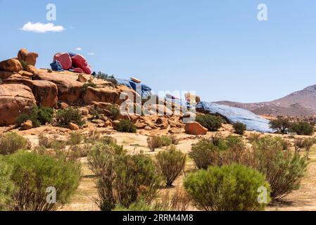 Famose rocce dipinte nella valle di Tafraoute nel sud del Marocco Foto Stock