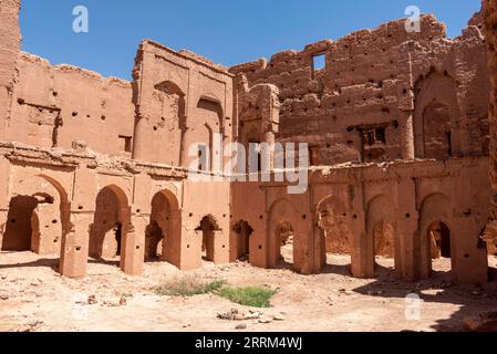 Bellissimo castello medievale a Tamenougalt nella valle del Draa in Marocco Foto Stock