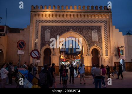 Famosa città porta Bab Boujloud nella medina di Fes, Marocco Foto Stock