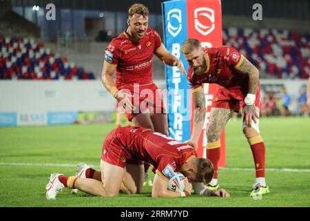 Wakefield, Regno Unito. 8 settembre 2023. BE Well Support Stadium, Wakefield, West Yorkshire, 8 settembre 2023. Betfred Super League Wakefield Trinity vs Catalans Dragons Adam Keighran di Catalans Dragons segna la meta contro Wakefield Trinity Credit: Touchlinepics/Alamy Live News Foto Stock