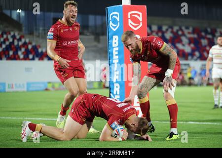 Wakefield, Regno Unito. 8 settembre 2023. BE Well Support Stadium, Wakefield, West Yorkshire, 8 settembre 2023. Betfred Super League Wakefield Trinity vs Catalans Dragons Adam Keighran di Catalans Dragons segna la meta contro Wakefield Trinity Credit: Touchlinepics/Alamy Live News Foto Stock