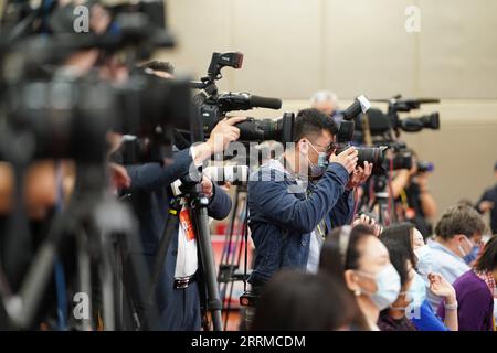 221017 -- PECHINO, 17 ottobre 2022 -- i giornalisti partecipano a una conferenza stampa tramite link video ai margini del XX Congresso Nazionale del Partito Comunista Cinese in corso a Pechino, capitale della Cina, 17 ottobre 2022. Congresso CPC CHINA-PECHINO-CPC CONGRESSO NAZIONALE-CONFERENZA STAMPA CN ChenxYehua PUBLICATIONxNOTxINxCHN Foto Stock