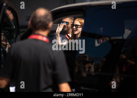 Venezia, Italia. 8 settembre 2023. VENEZIA, ITALIA - 08 SETTEMBRE: Jessica Chastain arriverà alla 80° Mostra Internazionale d'Arte cinematografica di Venezia 2023 l'8 settembre 2023 a Venezia (foto di Luca Carlino/NurPhoto) crediti: NurPhoto SRL/Alamy Live News Foto Stock