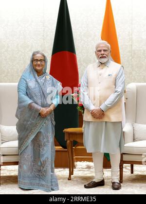 Nuova Delhi, India. 8 settembre 2023. Il primo ministro indiano Narendra modi, a destra, e il primo ministro del Bangladesh Sheikh Hasina, a sinistra, si pongono prima dell'inizio della loro riunione bilaterale al primo ministro residente Panchavati, l'8 settembre 2023 a nuova Delhi, in India. Credito: Naveen Jora/Ufficio informazioni stampa/Alamy Live News Foto Stock