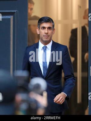 221025 -- LONDRA, 25 ottobre 2022 -- Rishi Sunak lascia la sede del Partito Conservatore a Londra, in Gran Bretagna, il 24 ottobre 2022. Rishi Sunak, ex cancelliere dello scacchiere, lunedì ha vinto il concorso di leadership del partito conservatore al governo e diventerà il nuovo primo ministro del paese. BRITAIN-LONDON-CONSERVATIVE PARTY-LEADERSHIP CONTEST-SUNAK-WIN LIXYING PUBLICATIONXNOTXINXCHN Foto Stock