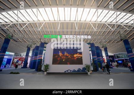 221110 -- TONGXIANG, 10 novembre 2022 -- questa foto scattata il 10 novembre 2022 mostra la sede della Light of Internet Expo a Wuzhen, nella provincia dello Zhejiang nella Cina orientale. Un'esposizione intitolata The Light of Internet si è tenuta nell'ambito del Summit Wuzhen World Internet Conference del 2022, che ha attirato più di 400 aziende e istituzioni da oltre 40 paesi e regioni. Sono stati presentati al pubblico vari tipi di tecnologie e prodotti digitali all'avanguardia. CHINA-ZHEJIANG-WUZHEN-LIGHT OF INTERNET EXPO CN JIANGXHAN PUBLICATIONXNOTXINXCHN Foto Stock