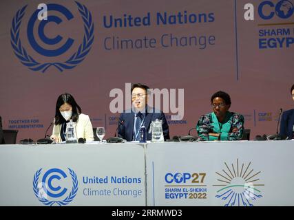 221117 -- SHARM EL-SHEIKH, 17 novembre 2022 -- Zhao Yingmin C, rappresentante della presidenza della 15a riunione della Conferenza delle parti COP15 alla Convenzione delle Nazioni Unite sulla diversità biologica e vice ministro del ministero cinese dell'ecologia e dell'ambiente, affronta un evento in occasione della giornata delle Nazioni Unite sulla biodiversità in occasione della conferenza delle Nazioni Unite sui cambiamenti climatici in corso, o della 27a sessione della conferenza delle parti COP27 della convenzione quadro delle Nazioni Unite sui cambiamenti climatici, a Sharm El-Sheikh, Egitto, 16 novembre 2022. PER ANDARE CON il delegato cinese invita le parti a cercare un compromesso in occasione del prossimo conflitto ONU sulla biodiversità Foto Stock