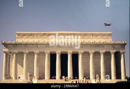 Lincoln Memorial a Washington DC sul National Mall. Esterno di un edificio distintivo. Aereo in volo sopra gli Stati Uniti Foto Stock