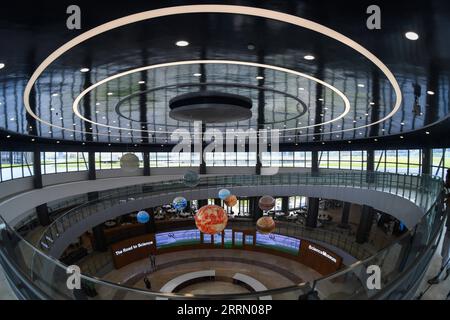 News Bilder des Tages 221123 -- ADDIS ABEBA, 23 novembre 2022 -- questa foto scattata l'8 novembre 2022 mostra una vista interna del nuovo museo della scienza assistito dalla Cina ad Addis Abeba, Etiopia. PER ANDARE CON la caratteristica: Il museo della scienza assistito dalla Cina conquista il cuore degli etiopi appassionati di scienza ETIOPIA-ADDIS ABEBA-CHINA-AIDED-SCIENCE MUSEUM MichaelxTewelde PUBLICATIONxNOTxINxCHN Foto Stock