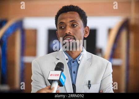 221123 -- ADDIS ABEBA, 23 novembre 2022 -- Manaye Ewnetu parla durante un'intervista con Xinhua ad Addis Abeba, Etiopia, l'8 novembre 2022. PER ANDARE CON la caratteristica: Il museo della scienza assistito dalla Cina conquista il cuore degli etiopi appassionati di scienza ETIOPIA-ADDIS ABEBA-CHINA-AIDED-SCIENCE MUSEUM MichaelxTewelde PUBLICATIONxNOTxINxCHN Foto Stock