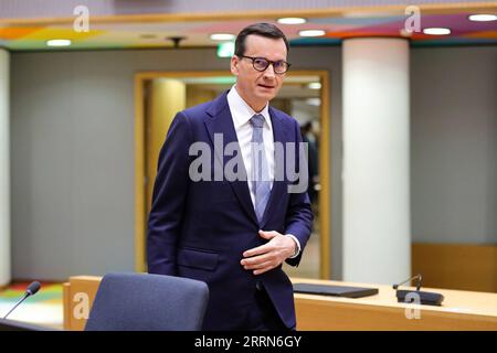 221215 -- BRUXELLES, 15 dicembre 2022 -- il primo ministro polacco Mateusz Morawiecki partecipa alla riunione del Consiglio europeo a Bruxelles, in Belgio, 15 dicembre 2022. RIUNIONE DEL CONSIGLIO EUROPEO DI BRUXELLES ZhengxHuansong PUBLICATIONxNOTxINxCHN Foto Stock