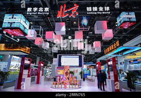 221217 -- PECHINO, 17 dicembre 2022 -- questa foto scattata il 12 dicembre 2022 mostra la prima Global Digital Trade Expo a Hangzhou, nella provincia dello Zhejiang nella Cina orientale. Xinhua titoli: La Cina dovrebbe stimolare la ripresa economica mondiale nel 2023 XuxYu PUBLICATIONxNOTxINxCHN Foto Stock