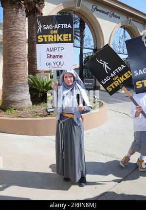 Hollywood, USA. 8 settembre 2023. Kitty Swink arriva al picchetto United We Trek tenutosi ai Paramount Studios di Hollywood, CA, venerdì 8 settembre 2023. (Foto di Juan Pablo Rico/Sipa USA) credito: SIPA USA/Alamy Live News Foto Stock