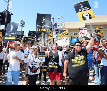 Hollywood, USA. 8 settembre 2023. Frances Fisher arriva al picchetto United We Trek tenutosi ai Paramount Studios di Hollywood, CALIFORNIA, venerdì 8 settembre 2023 . (Foto di Juan Pablo Rico/Sipa USA) credito: SIPA USA/Alamy Live News Foto Stock