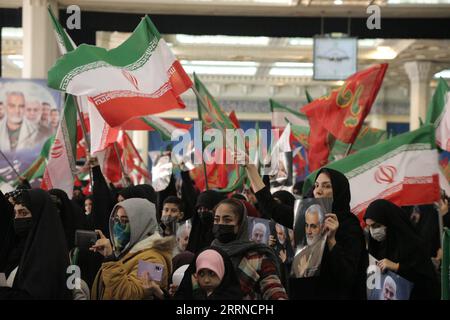 230103 -- TEHERAN, 3 gennaio 2023 -- la gente partecipa a una cerimonia che segna il terzo anniversario dell'assassinio dell'ex comandante iraniano Qassem Soleimani a Teheran, Iran, il 3 gennaio 2023. Gli iraniani si sono riuniti martedì in tutto il paese per ricordare l'ex comandante Qassem Soleimani assassinato dagli Stati Uniti nel gennaio 2020. IRAN-TEHERAN-QASSEM SOLEIMANI-ASSASSINIO-ANNIVERSARIO GAOXWENCHENG PUBLICATIONXNOTXINXCHN Foto Stock