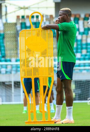 UYO, NIGERIA - 8 SETTEMBRE: Victor Osimhen dei Super Eagles durante una sezione di allenamento in preparazione delle qualificazioni alla Coppa d'Africa 2023 ( Foto Stock