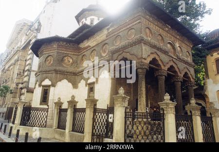 Bucarest, Romania, circa 2000. Vista esterna della chiesa cristiana ortodossa "Stavropoleos", un monumento storico del XVIII secolo. Foto Stock