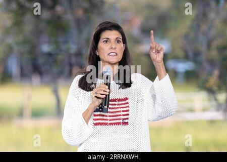 North Charleston, Stati Uniti. 8 settembre 2023. L'ex ambasciatore delle Nazioni Unite e contendente presidenziale repubblicano Nikki Haley si rivolge a una folla al Holy City Brewing di North Charleston, South Carolina, venerdì 8 settembre 2023. Haley, l'ex governatore della Carolina del Sud, sta cercando di basarsi sulla sua performance nel primo dibattito repubblicano. Foto di Richard Ellis/UPI credito: UPI/Alamy Live News Foto Stock