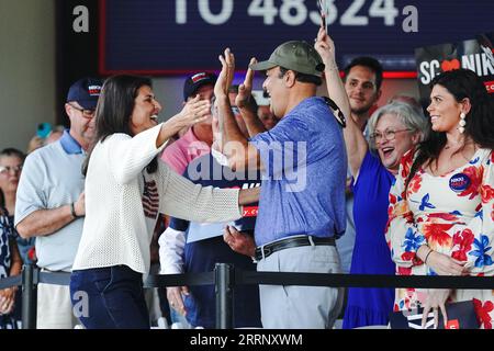 North Charleston, Stati Uniti. 8 settembre 2023. L'ex ambasciatore delle Nazioni Unite e contendente presidenziale repubblicano Nikki Haley si rivolge a una folla al Holy City Brewing di North Charleston, South Carolina, venerdì 8 settembre 2023. Haley, l'ex governatore della Carolina del Sud, sta cercando di basarsi sulla sua performance nel primo dibattito repubblicano. Foto di Richard Ellis/UPI credito: UPI/Alamy Live News Foto Stock