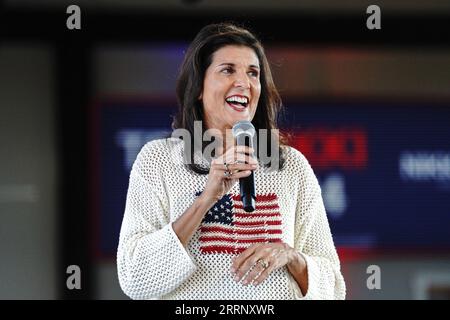 North Charleston, Stati Uniti. 8 settembre 2023. L'ex ambasciatore delle Nazioni Unite e contendente presidenziale repubblicano Nikki Haley si rivolge a una folla al Holy City Brewing di North Charleston, South Carolina, venerdì 8 settembre 2023. Haley, l'ex governatore della Carolina del Sud, sta cercando di basarsi sulla sua performance nel primo dibattito repubblicano. Foto di Richard Ellis/UPI credito: UPI/Alamy Live News Foto Stock