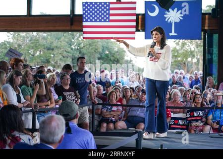 North Charleston, Stati Uniti. 8 settembre 2023. L'ex ambasciatore delle Nazioni Unite e contendente presidenziale repubblicano Nikki Haley si rivolge a una folla al Holy City Brewing di North Charleston, South Carolina, venerdì 8 settembre 2023. Haley, l'ex governatore della Carolina del Sud, sta cercando di basarsi sulla sua performance nel primo dibattito repubblicano. Foto di Richard Ellis/UPI credito: UPI/Alamy Live News Foto Stock