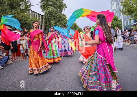 230218 -- CANBERRA, 18 febbraio 2023 -- gli artisti partecipano al 2023 National Multicultural Festival a Canberra, Australia, 18 febbraio 2023. Il festival, che si tiene dal 17 al 19 febbraio a Canberra, offre un palcoscenico per varie culture e attrae i visitatori con musica, spettacoli di danza e cibo delizioso. Foto di /Xinhua AUSTRALIA-CANBERRA-MULTICULTURAL FESTIVAL ChuxChen PUBLICATIONxNOTxINxCHN Foto Stock