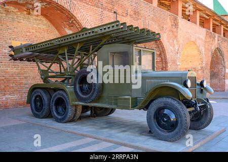 Il famoso sistema sovietico a lancio multiplo "Katyusha" della seconda guerra mondiale sul camion dello stabilimento automobilistico di Gorky Foto Stock