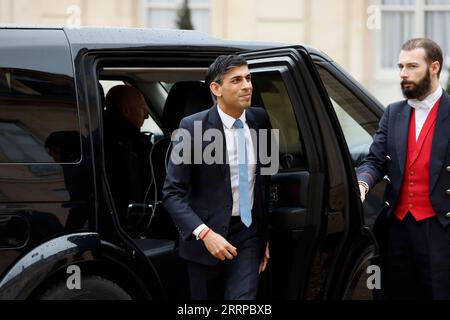 230311 -- PARIGI, 11 marzo 2023 -- il primo ministro britannico Rishi Sunak arriva all'Elysee Palace di Parigi, in Francia, 10 marzo 2023. Il presidente francese Emmanuel Macron e il primo ministro britannico Rishi Sunak hanno tentato venerdì a Parigi di risolvere le relazioni bilaterali tese dalle controversie negli ultimi anni su un accordo di pesca, la migrazione illegale attraverso la Manica e il contratto per sottomarini australiani Stab. Foto di /Xinhua FRANCE-PARIS-PRESIDENT-BRITISH PM-MEETING RitxHeize PUBLICATIONxNOTxINxCHN Foto Stock