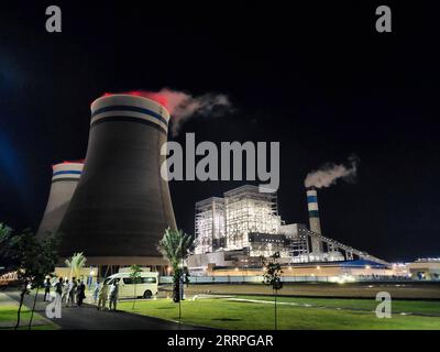 230323 -- THARPARKAR, 23 marzo 2023 -- questa foto scattata il 21 marzo 2023 mostra la vista del progetto Thar Coal Block-i Coal Electricity Integration nella provincia di Sindh, Pakistan. Mercoledì il primo ministro pakistano Shahbaz Sharif ha ufficialmente inaugurato il progetto Thar Coal Block-i Coal Electricity Integration, un progetto di cooperazione energetica nell'ambito del corridoio economico Cina-Pakistan CPEC. L'impianto, ufficialmente messo in funzione all'inizio di febbraio, dispone di due unità generatrici a carbone ad alto parametro da 660 megawatt, supportate da una produzione annua di 7,8 milli Foto Stock