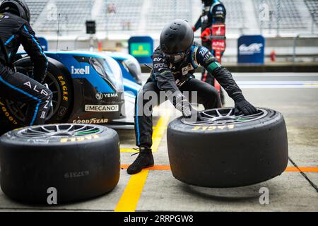 Oyama, Japon. 9 settembre 2023. ALPINE Elf Team ambiance pitstop durante la 6 ore di Fuji 2023, 6° round del FIA World Endurance Championship 2023, dal 7 al 10 settembre 2023 sul Fuji Speedway, a Oyama, Giappone - foto Florent Gooden/DPPI Credit: DPPI Media/Alamy Live News Foto Stock